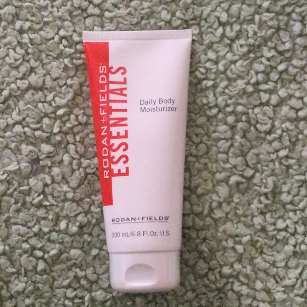 Rodan & Fields Essentials Daily Body Moisturizer set of 8